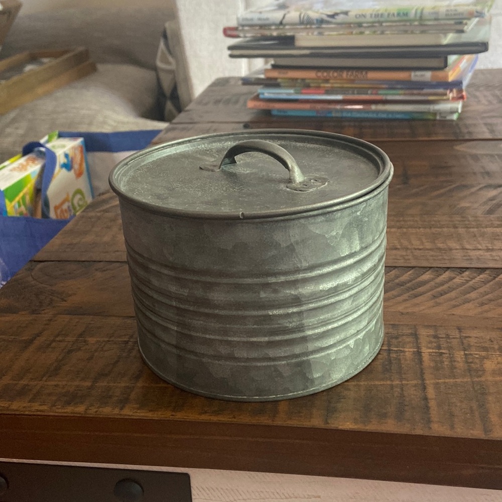 COPY - Small Metal container with lid